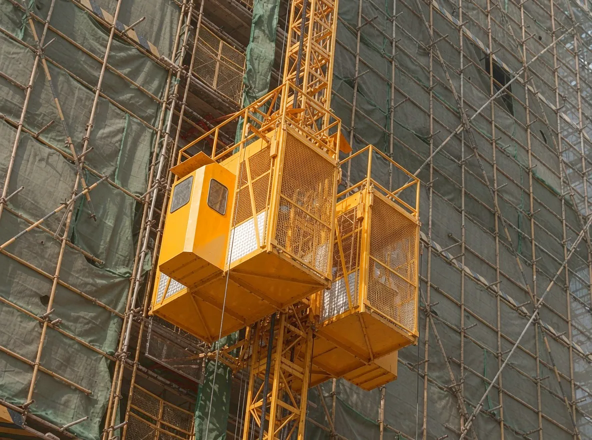 Construction elevator leaf chain application on UK building site