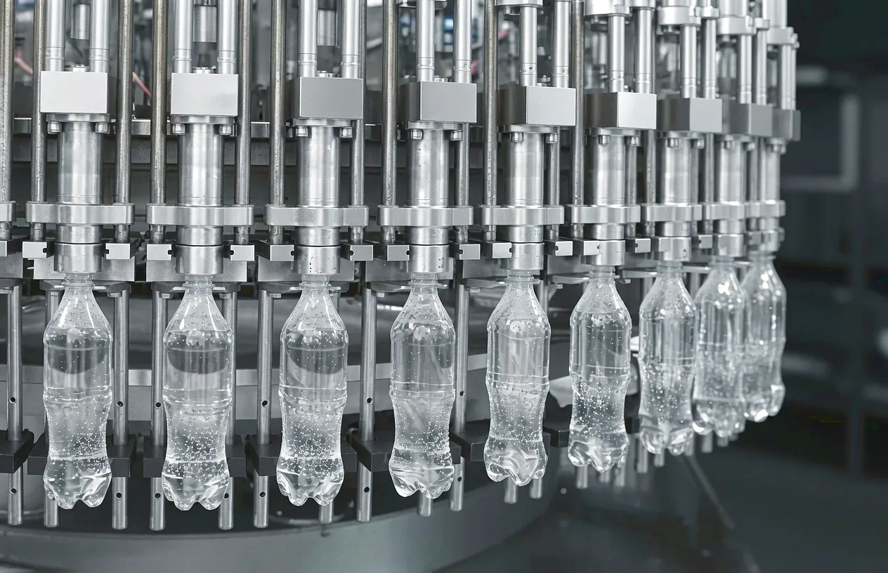 Stainless leaf chain in pasteuriser and rinser wash-down zone